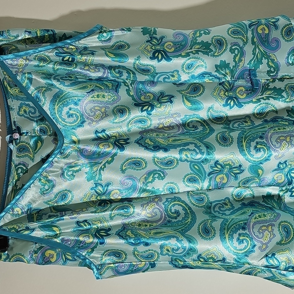 Kathryn PJS. Blue satin Paisley Pajama Set. Size Large. Elegant - Picture 2 of 8